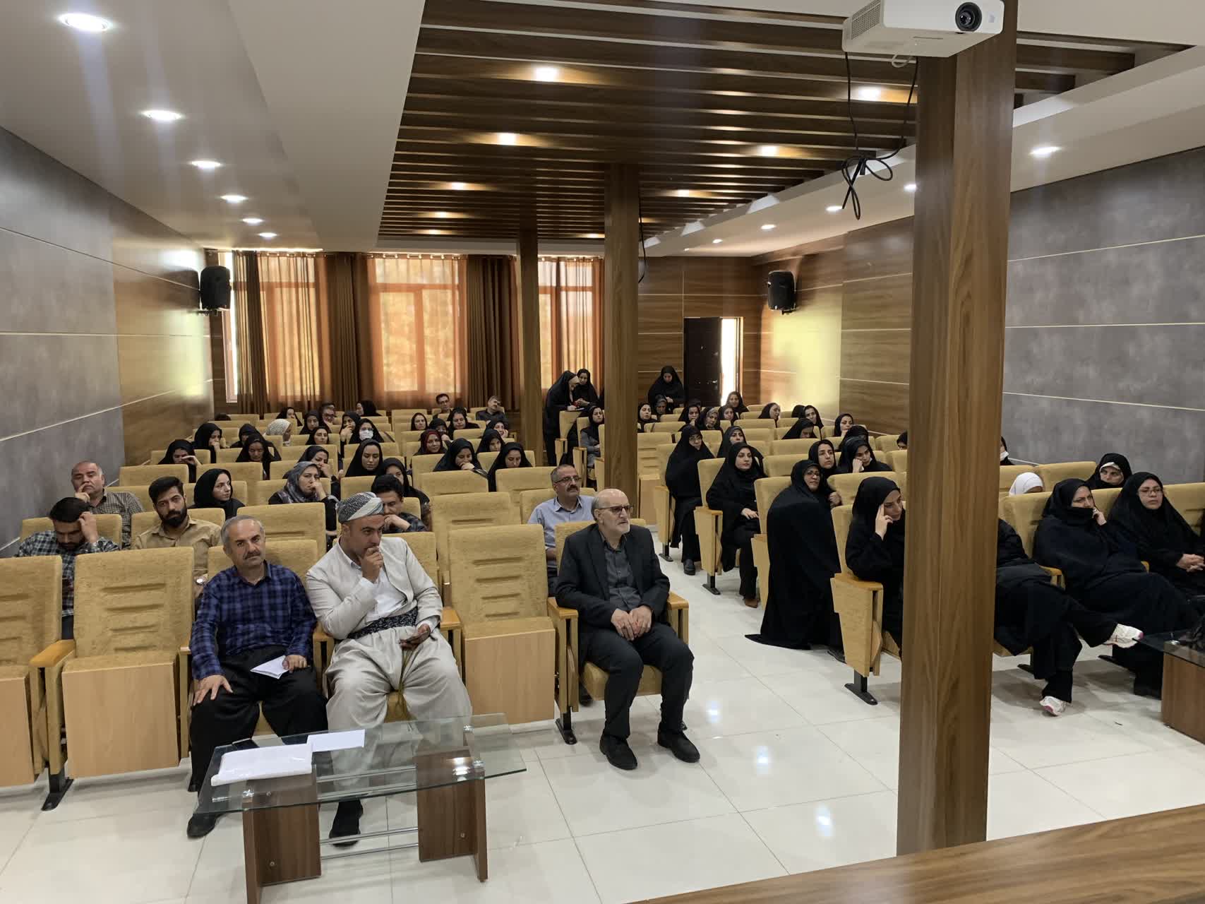 دوره آموزشی توجیهی ائمه جماعت مدارس سنندج برگزار شد