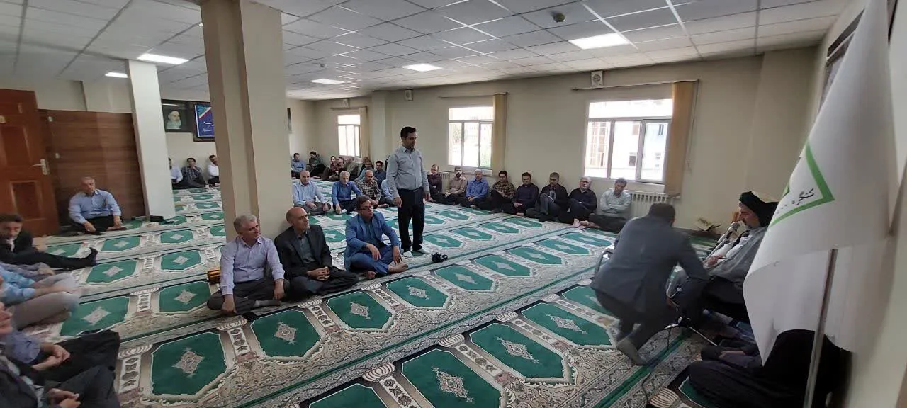 تجلیل از خادمان نماز و قرآن در کمیته امداد امام خمینی(ره) استان کردستان