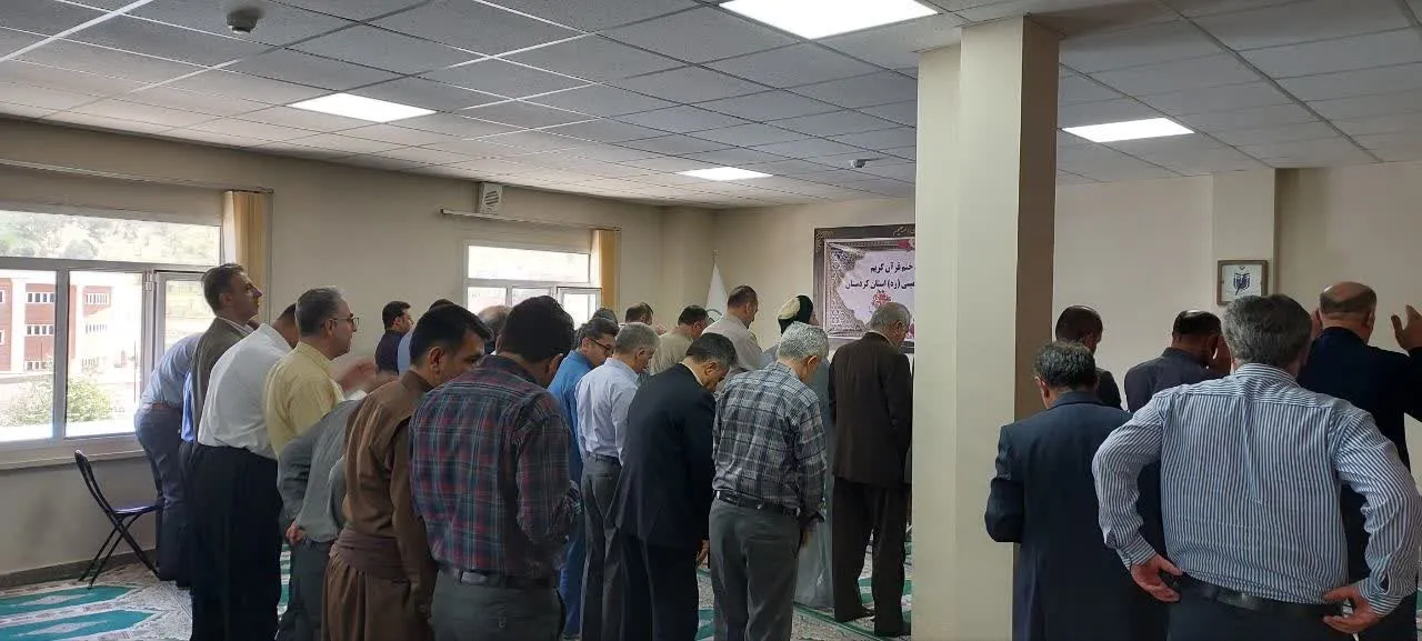 تجلیل از خادمان نماز و قرآن در کمیته امداد امام خمینی(ره) استان کردستان