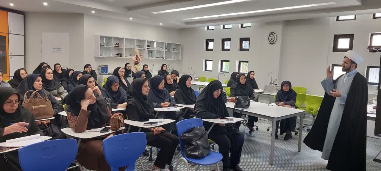 دوره توانمند سازی آموزگاران پایه سوم دختران در شهرستان خوی برگزار شد