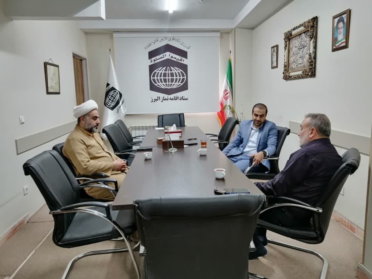نشست فرهنگی در حمایت از شعار سال «مادران معماران فرهنگ اقامه نماز هستند» برگزار شد