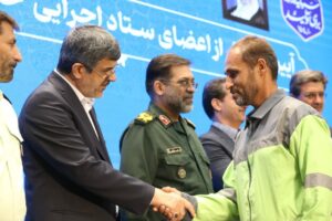 استاندار یزد از مدیر ستاد اقامه نماز استان یزد تجلیل کرد