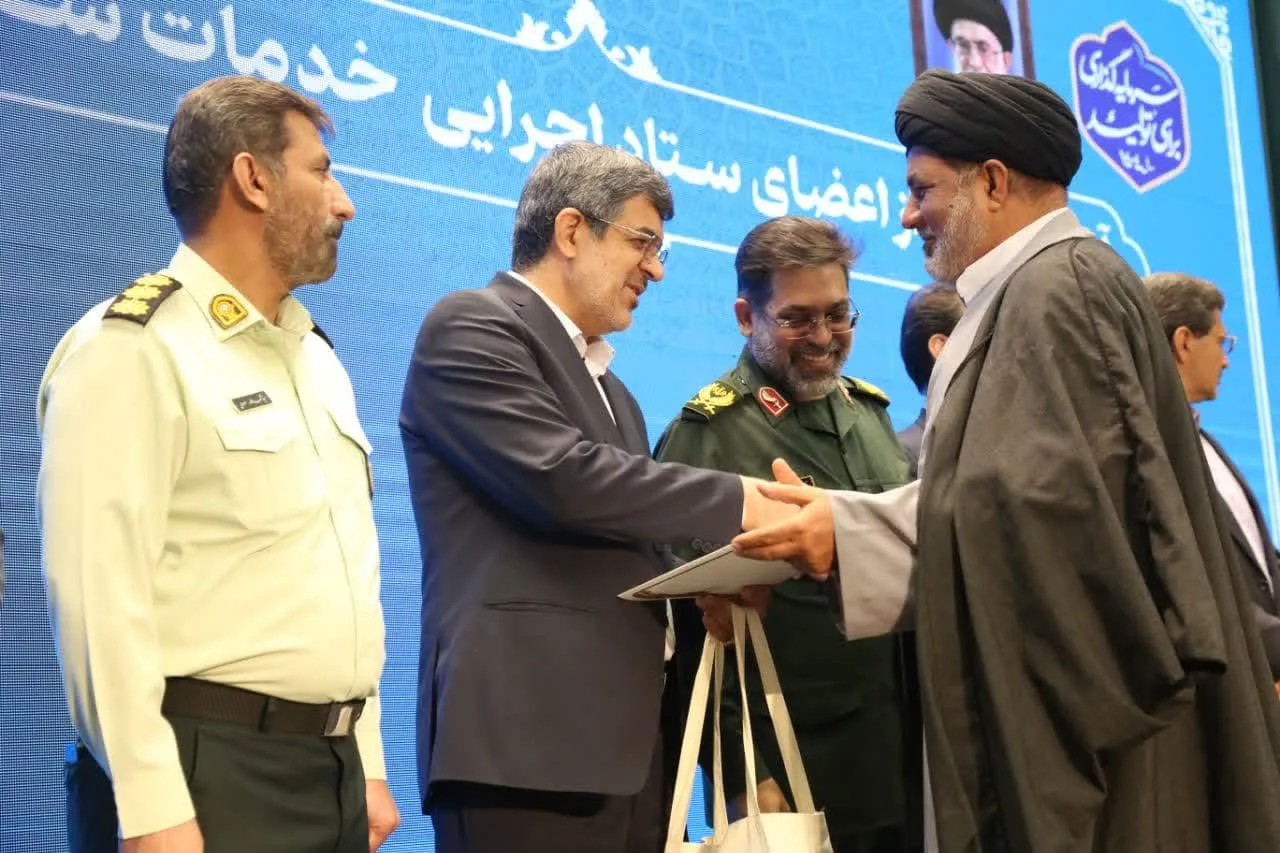 استاندار یزد از مدیر ستاد اقامه نماز استان یزد تجلیل کرد