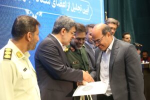 استاندار یزد از مدیر ستاد اقامه نماز استان یزد تجلیل کرد