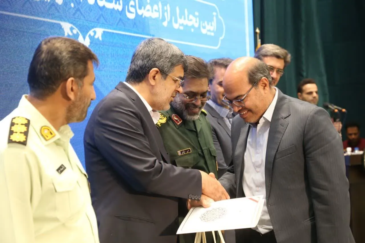 استاندار یزد از مدیر ستاد اقامه نماز استان یزد تجلیل کرد