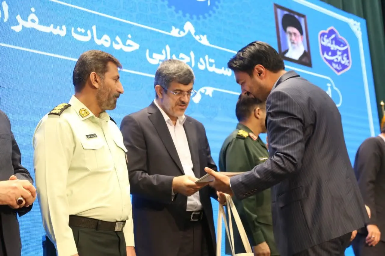 استاندار یزد از مدیر ستاد اقامه نماز استان یزد تجلیل کرد