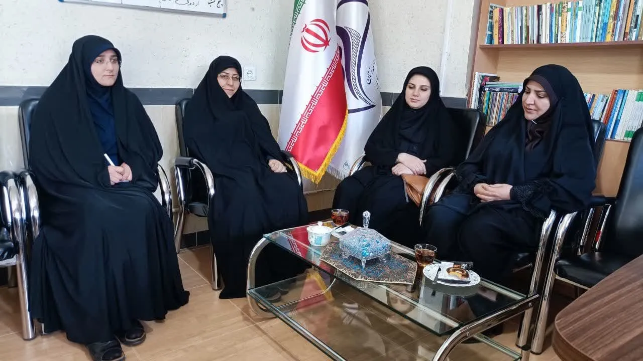 نشست مشاور امور بانوان ستاد اقامه نماز با مسئول بسیج جامعه زنان سپاه شهدای آذربایجان‌غربی