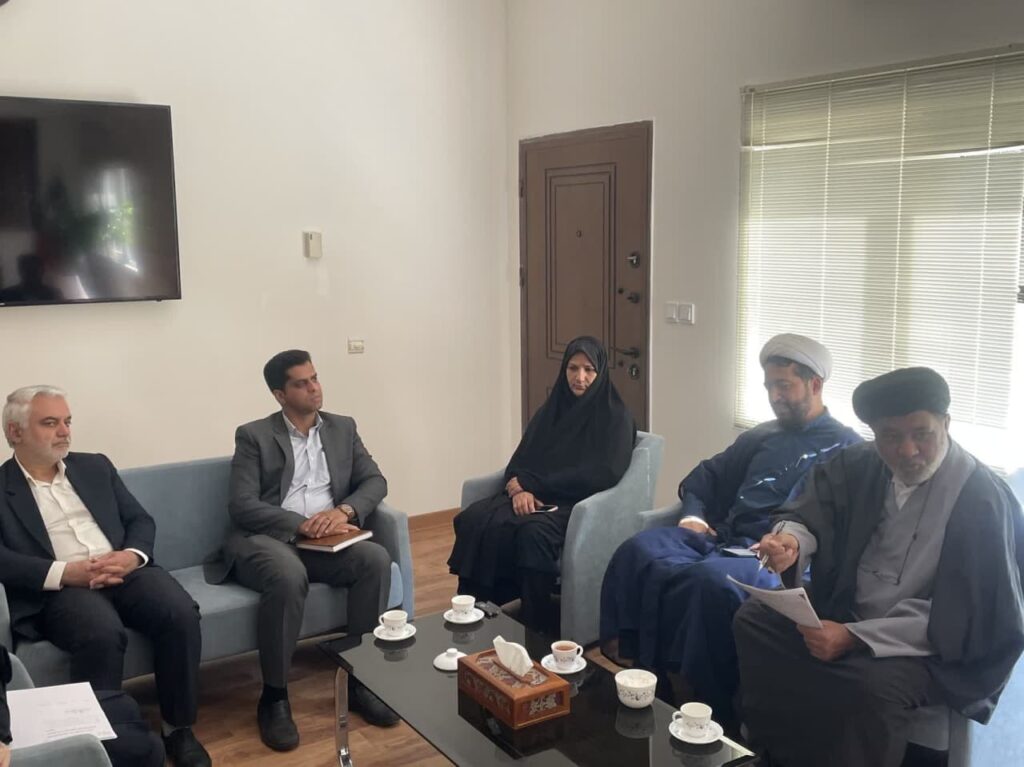 جلسه انعقاد تفاهم نامه بین ستاد اقامه نماز استان یزد و سازمان مدیریت و برنامه ریزی استان برگزار شد.