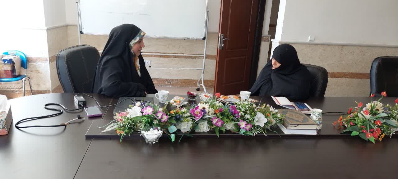 نشست هماندیشی مشاور امور بانوان و خانواده ستاد اقامه نماز با معاون فرهنگی و تربیتی حوزه علمیه خواهران استان
