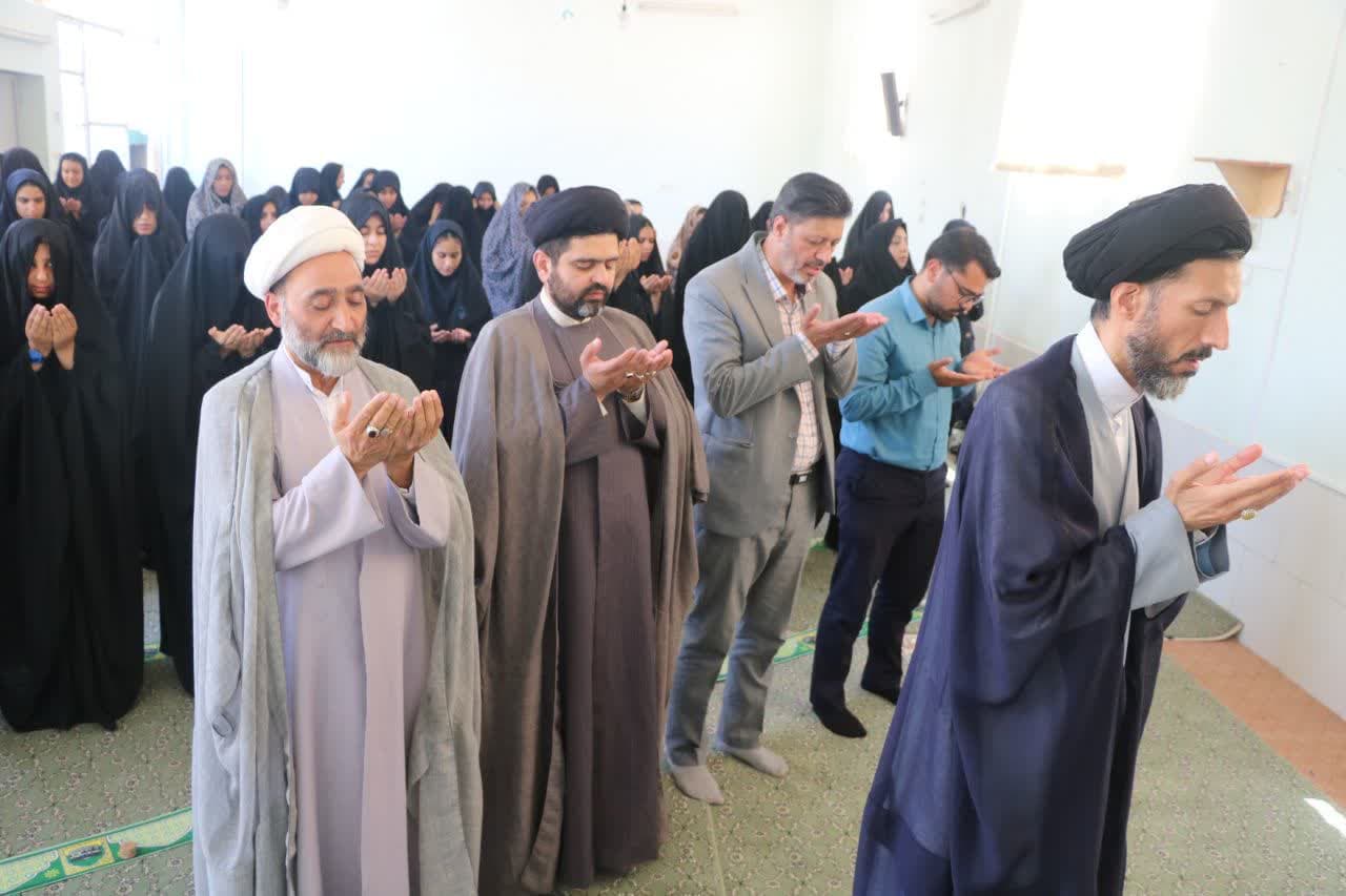 دوشنبه های نمازی با حضور امام جمعه شهرستان اردکان برگزار شد.