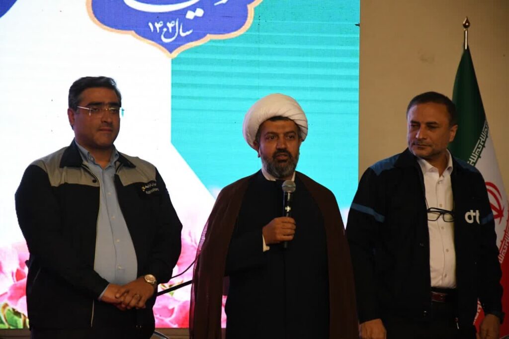 تقدیر قائم مقام ستاد اقامه نماز کشور از مهدی صادقی مدیرعامل گروه صنعتی ایران ترانسپو در جشن روز کارگر