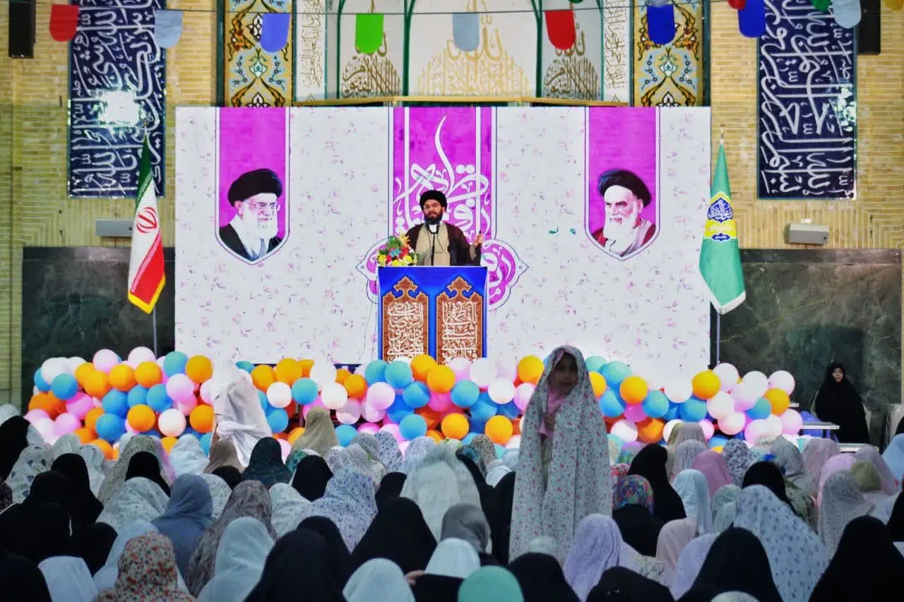برگزاری نماز جمعه‌ای متفاوت با حضور پرشور دختران زنجانی