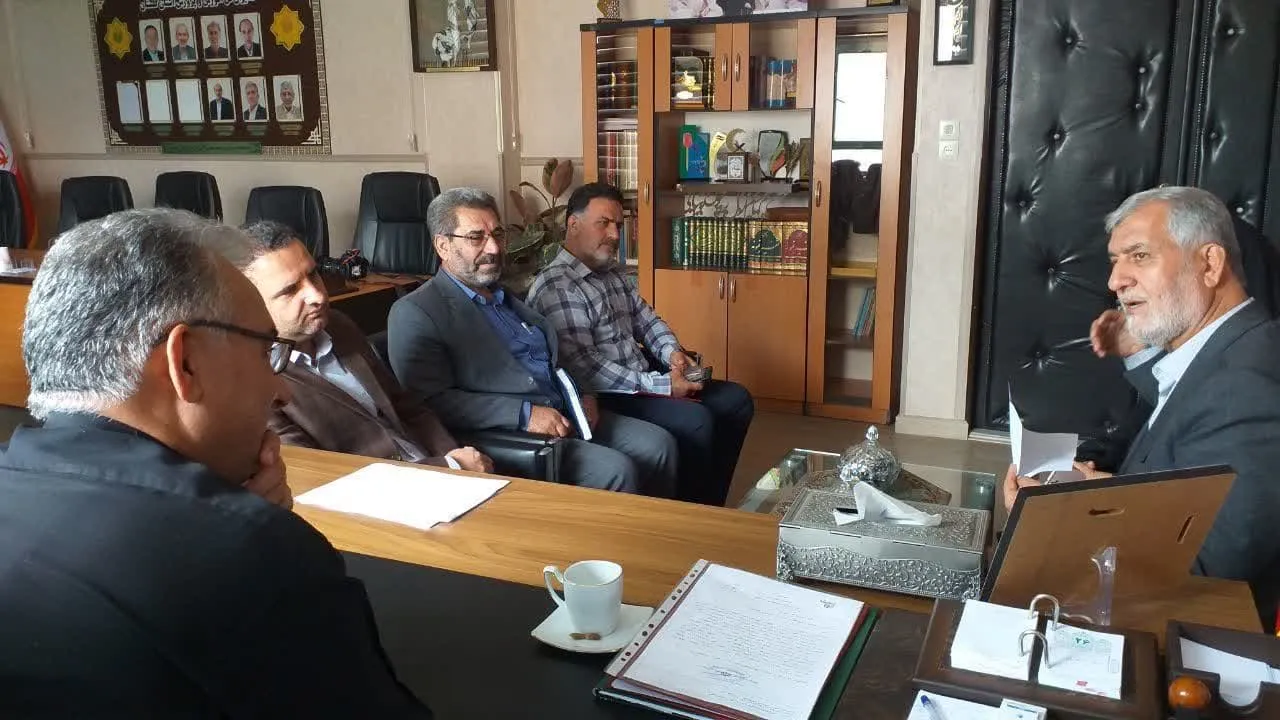 نشست صمیمی مدیر ستاد اقامه نماز گلستان و مدیر کل آموزش و پرورش