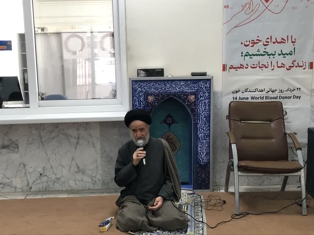 اقامه نماز وحدت بخش ادارات رفسنجان در سازمان انتقال خون شهرستان