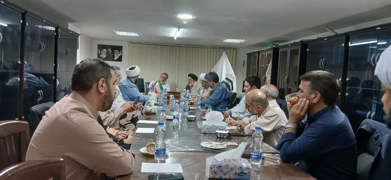 نشست صمیمی قائم مقام ستاد اقامه نماز کشور با مدیران شمالغرب کشور تبریز