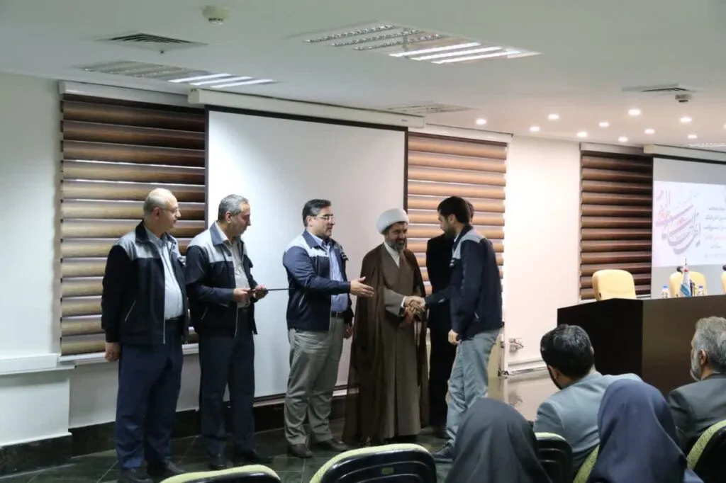 مراسم تقدیر از موثرین نمازی گروه صنعتی ایران ترانسفو برگزار شد
