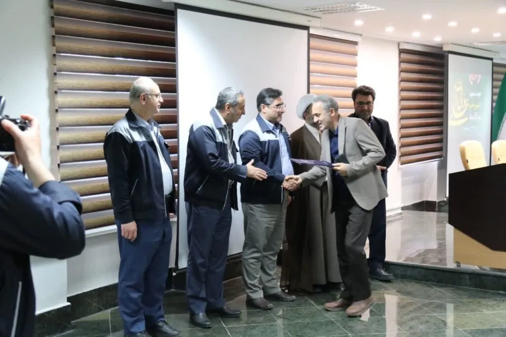 مراسم تقدیر از موثرین نمازی گروه صنعتی ایران ترانسفو برگزار شد