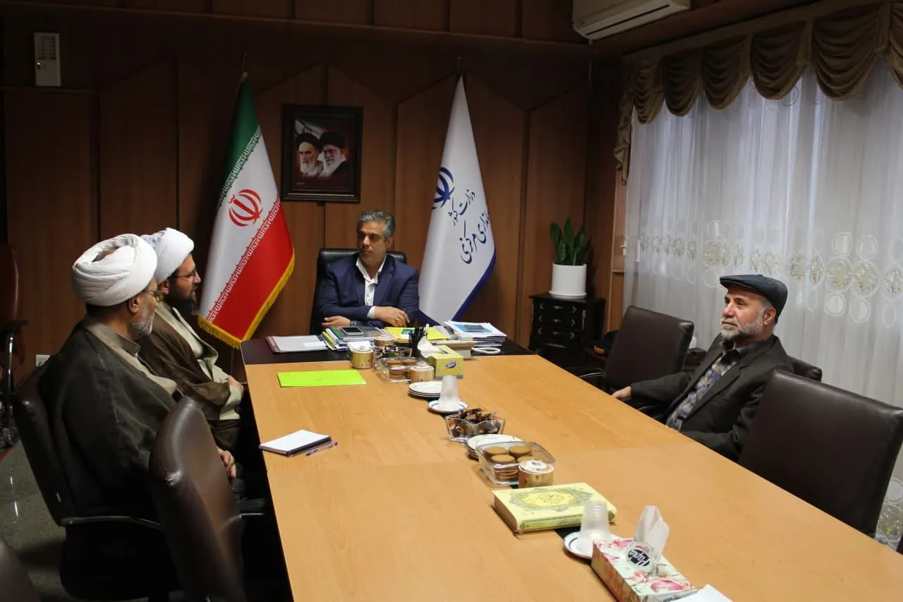دیدار مدیر و کارکنان ستاد اقامه نماز با استاندار مرکزی