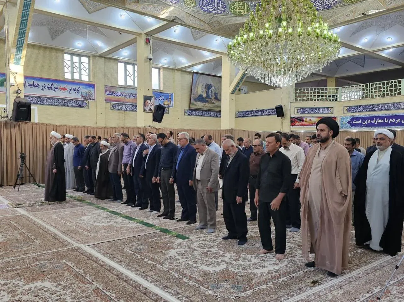 هفدهم خردادماه، همزمان با سراسر کشور، نماز عید سعید قربان با حضور گسترده و باشکوه مردم مؤمن در تمامی شهرهای استان کردستان اقامه شد.