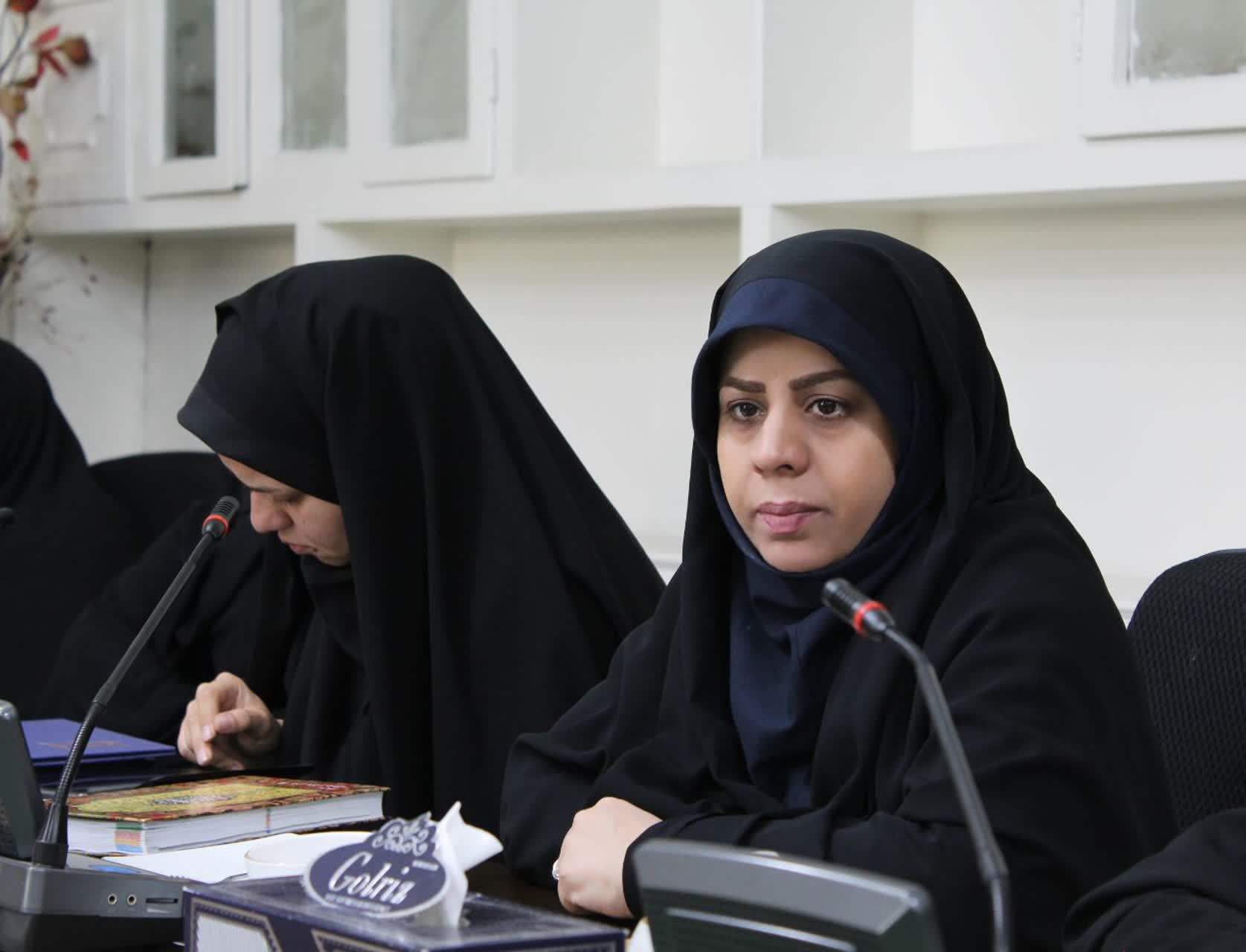 مادر، اولین و مهمترین عنصری هست که کودکان از آن تأثیر می گیرند
