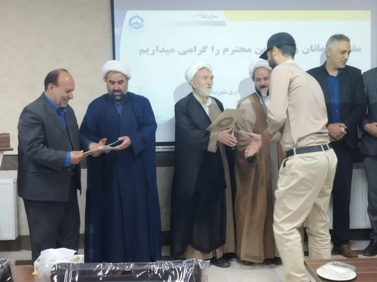نماز، قرآن و مسجد بهترین کانون حفظ نسل نو از آسیب ها می باشد