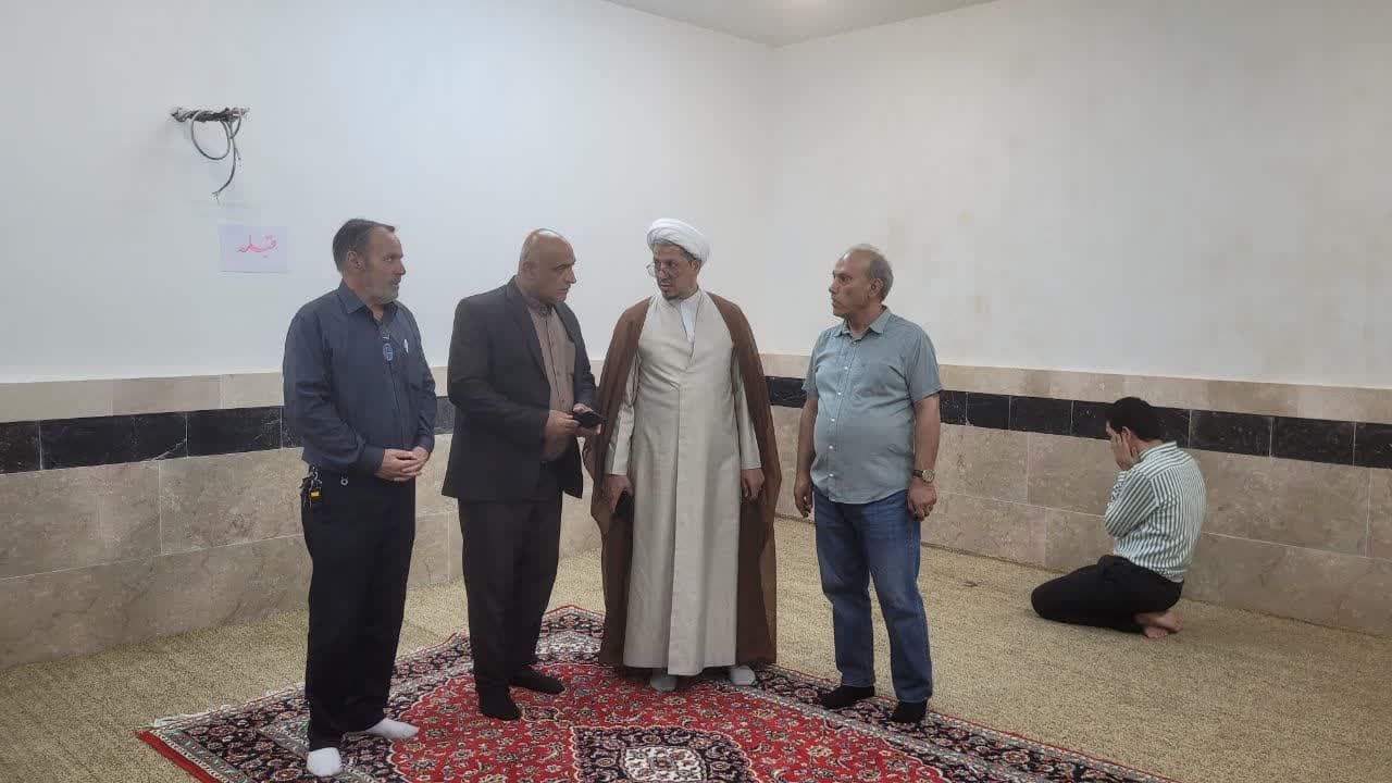 در آستانه سالروز ارتحال امام خمینی(ره) / بازدید مدیر ستاد اقامه نماز قم از اماکن اقامه نماز محور قم تهران
