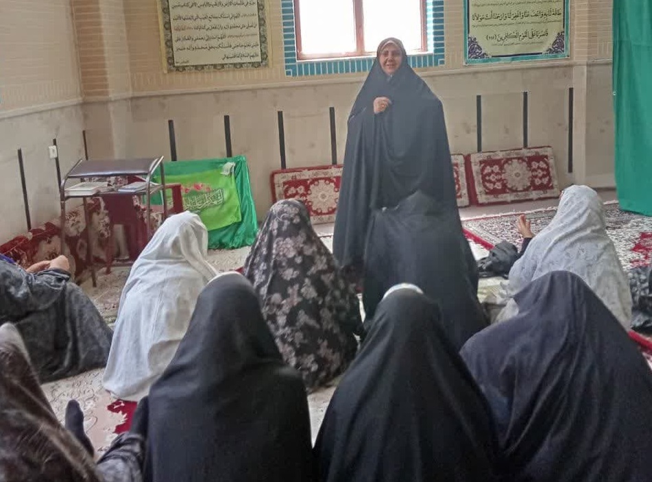 نشست بانوان محلات ایلام با موضوع دعوت فرزندان به نماز برگزار شد