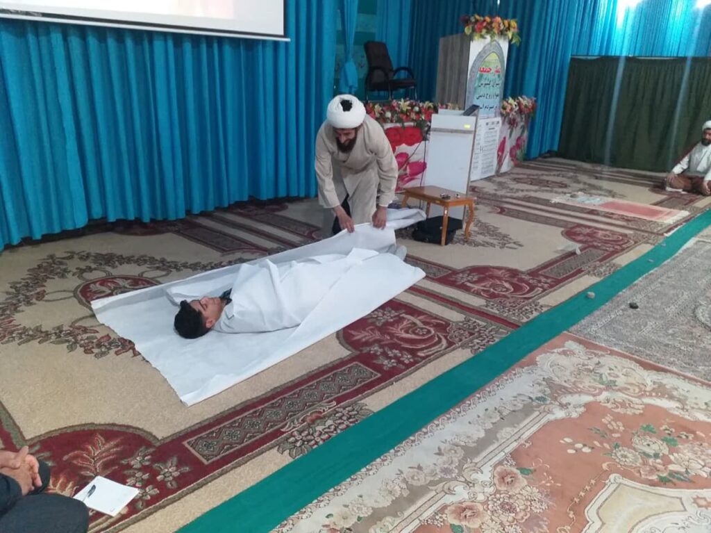 4 دوره آموزشی احکام تغسیل اموات در شهرستان فارسان برگزار شد