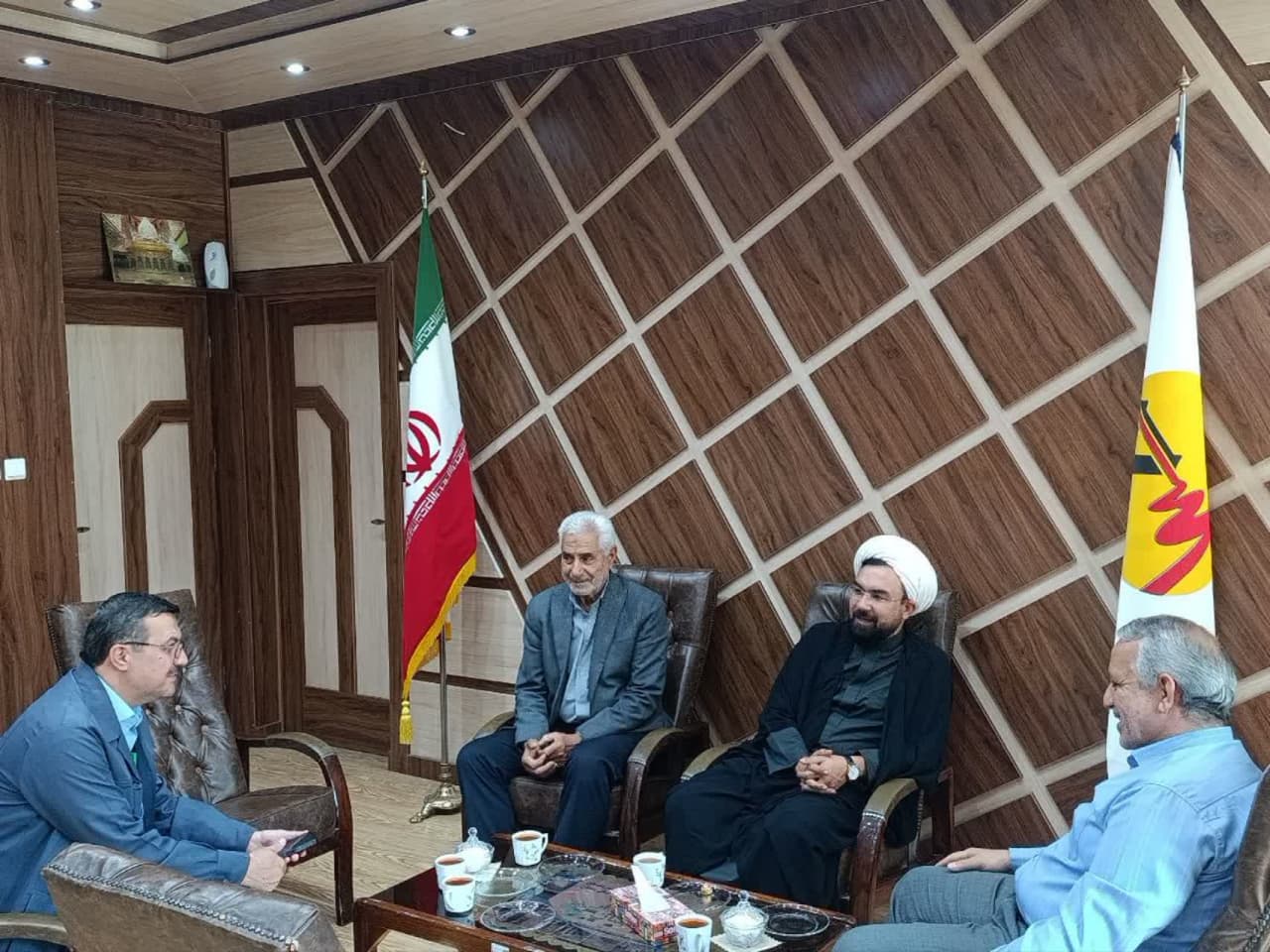 تجلیل از عملکرد درخشان شرکت برق منطقه‌ای سمنان در ترویج نماز