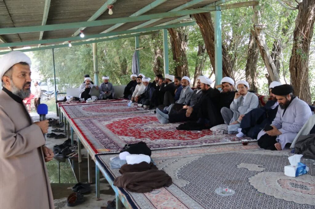 نشست آموزشی و همفکری شیوه‌های دعوت به نماز ائمه جماعات دستگاه‌های اجرایی استان زنجان برگزار شد