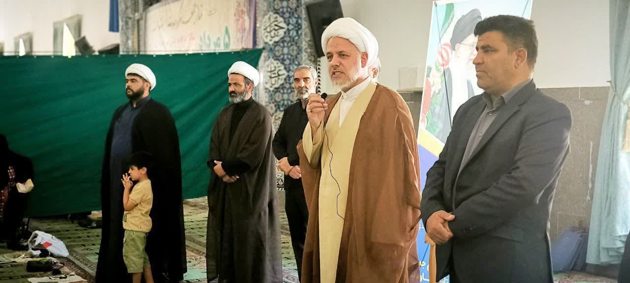 ۸۰۰ دانش آموز نمازیار با حضور در مصلی با امام جمعه ساوه دیدار کردند