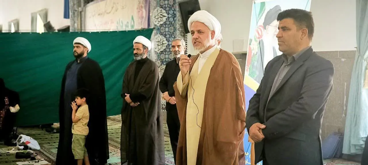 ۸۰۰ دانش آموز نمازیار با حضور در مصلی با امام جمعه ساوه دیدار کردند