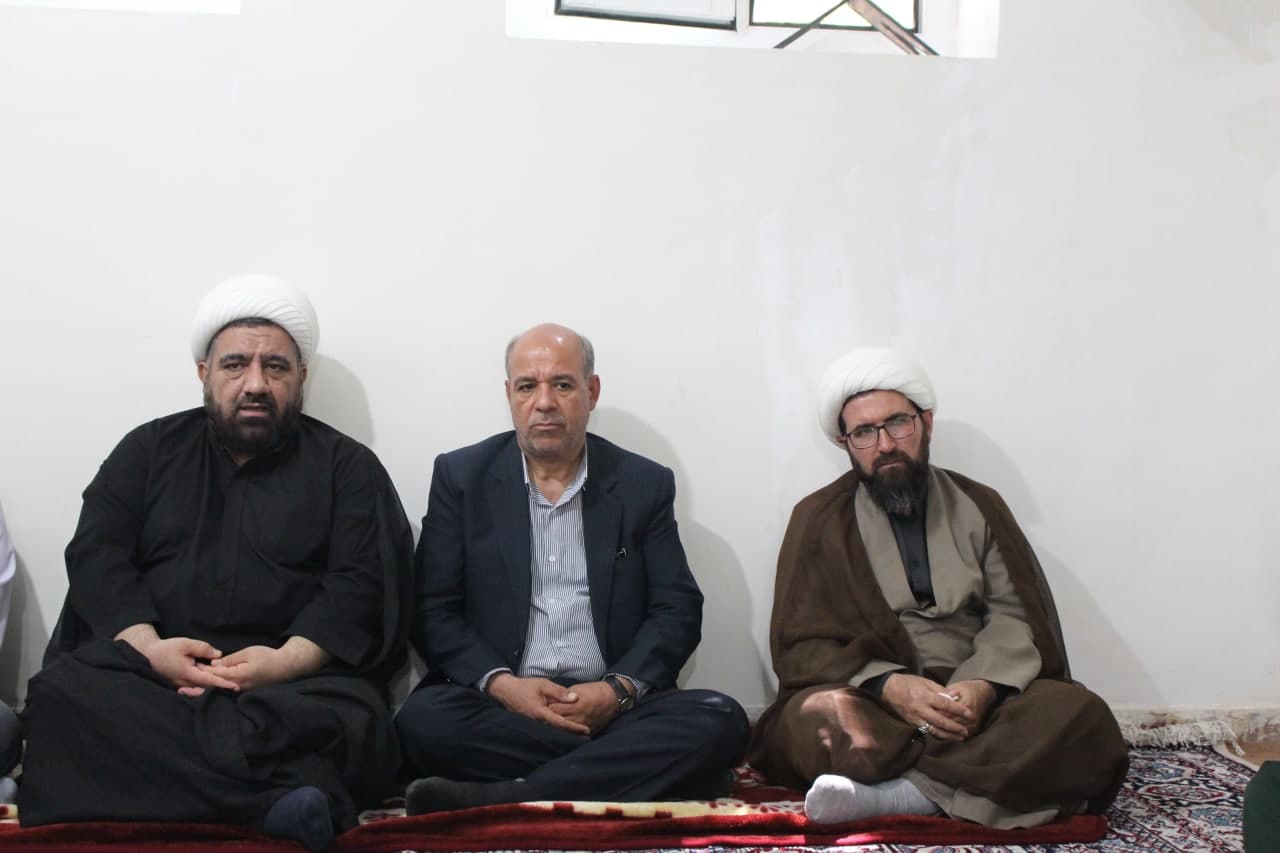 مدیر ستاد اقامه نماز استان با امام جمعه و فرماندار شهرستان فراهان دیدار کرد