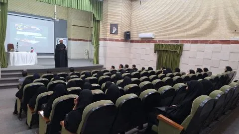 آغاز دوره‌های تابستانی تدبر در قرآن با نشست «میثاق فتح» در لرستان