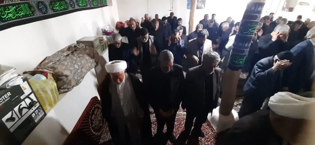 حضور دبیر ستاد اقامه نماز ماه نشان در نمازهای جماعت و رسیدگی به مسائل نمازی روستاهای این شهرستان