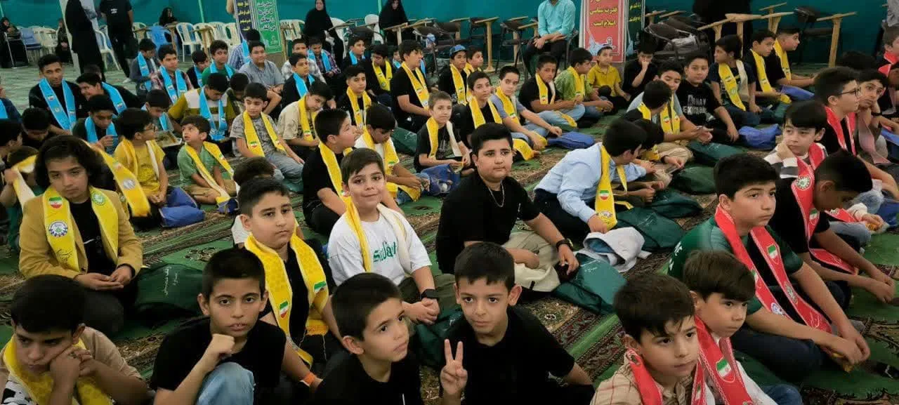 ۸۰۰ دانش آموز نمازیار با حضور در مصلی با امام جمعه ساوه دیدار کردند