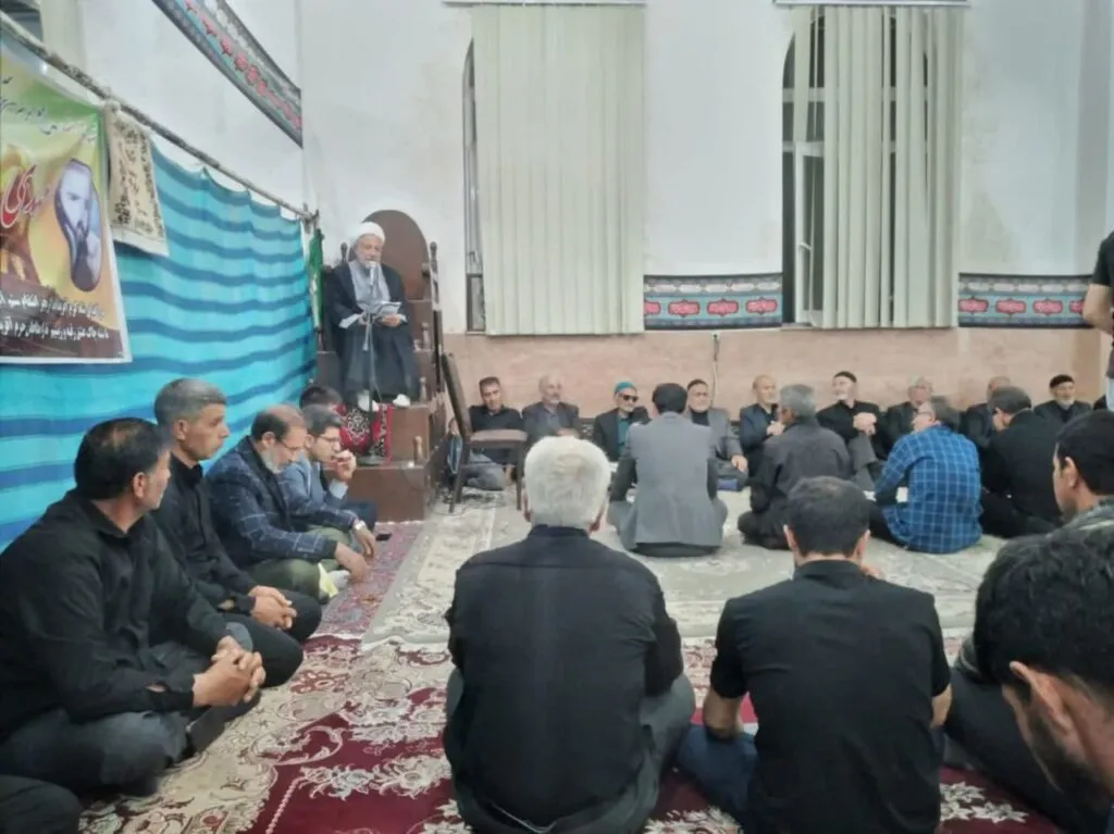 حضور دبیر ستاد اقامه نماز ماه نشان در نمازهای جماعت و رسیدگی به مسائل نمازی روستاهای این شهرستان