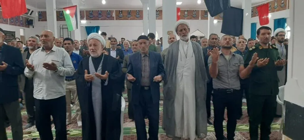 حضور دبیر ستاد اقامه نماز ماه نشان در نمازهای جماعت و رسیدگی به مسائل نمازی روستاهای این شهرستان