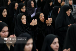 اقامه نماز ظهر عاشورا در حرم مطهر رضوی
