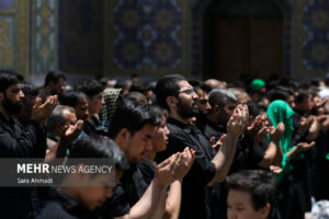 اقامه نماز ظهر عاشورا در حرم مطهر رضوی