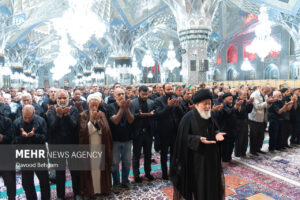 اقامه نماز ظهر عاشورا در حرم مطهر رضوی