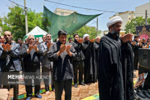 اقامه نماز ظهر عاشورا در حرم مطهر رضوی