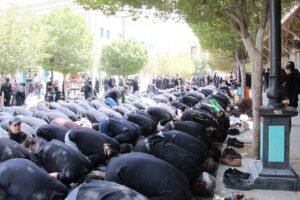 گزارش تصویری/ نماز ظهر عاشورا در قم
