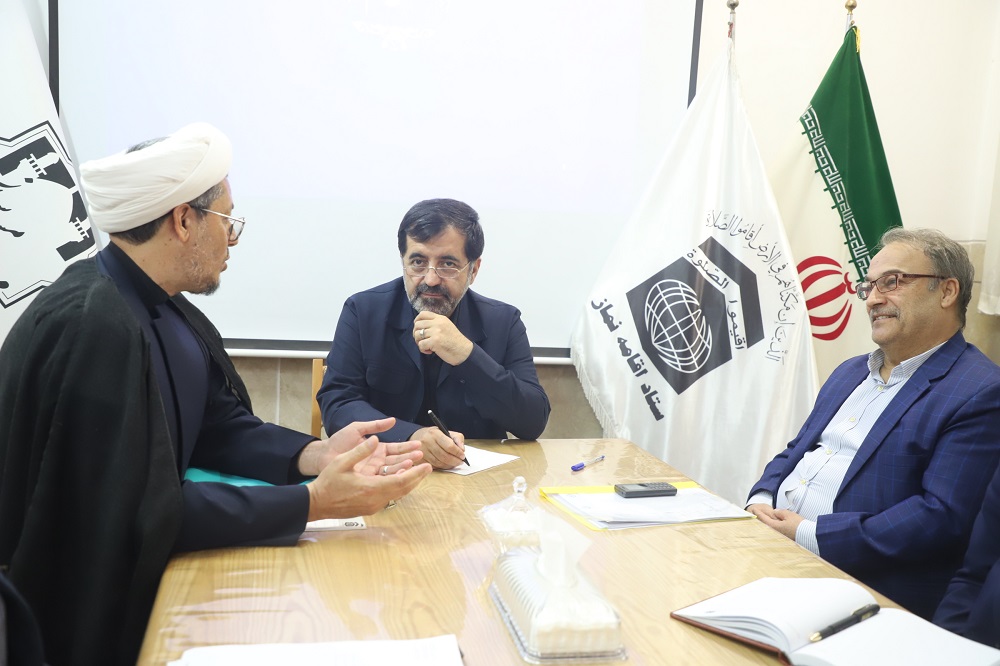 تاکید استاندار قم بر تقویت فرهنگ نماز در مدارس، ادارات و اماکن عمومی