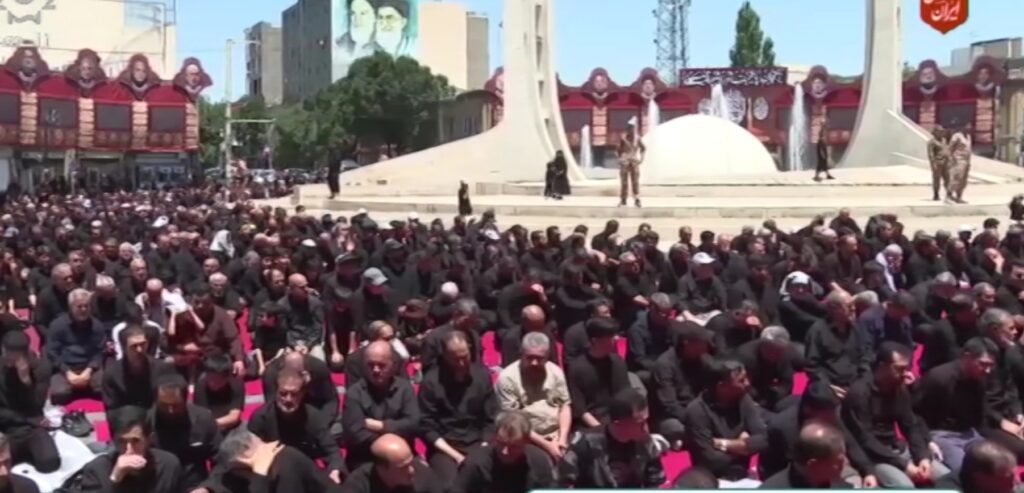 نماز با شکوه ظهر عاشورا در زنجان اقامه شد