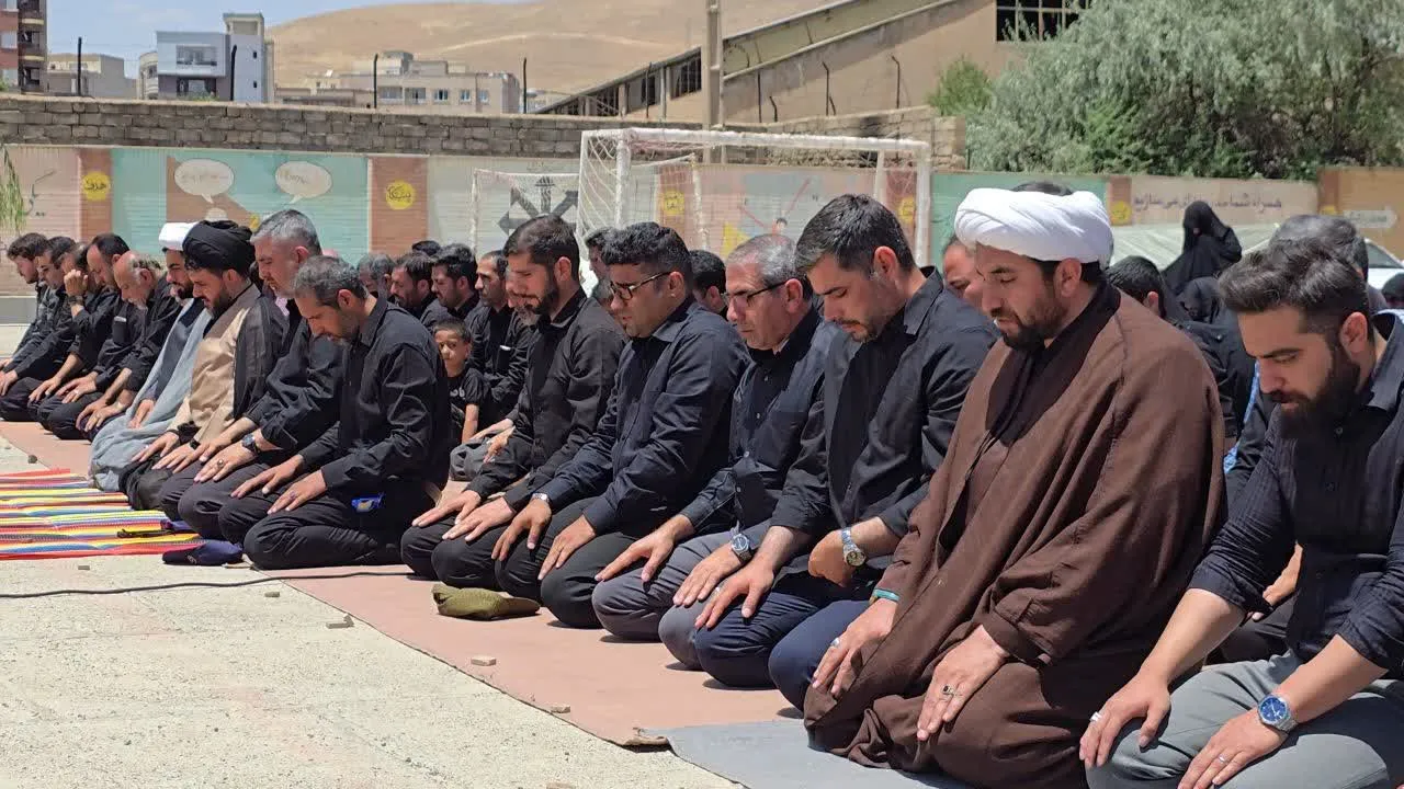 اقامه باشکوه نماز ظهر عاشورا در استان کردستان؛ جلوهای از عشق، ایمان و همبستگی حسینی