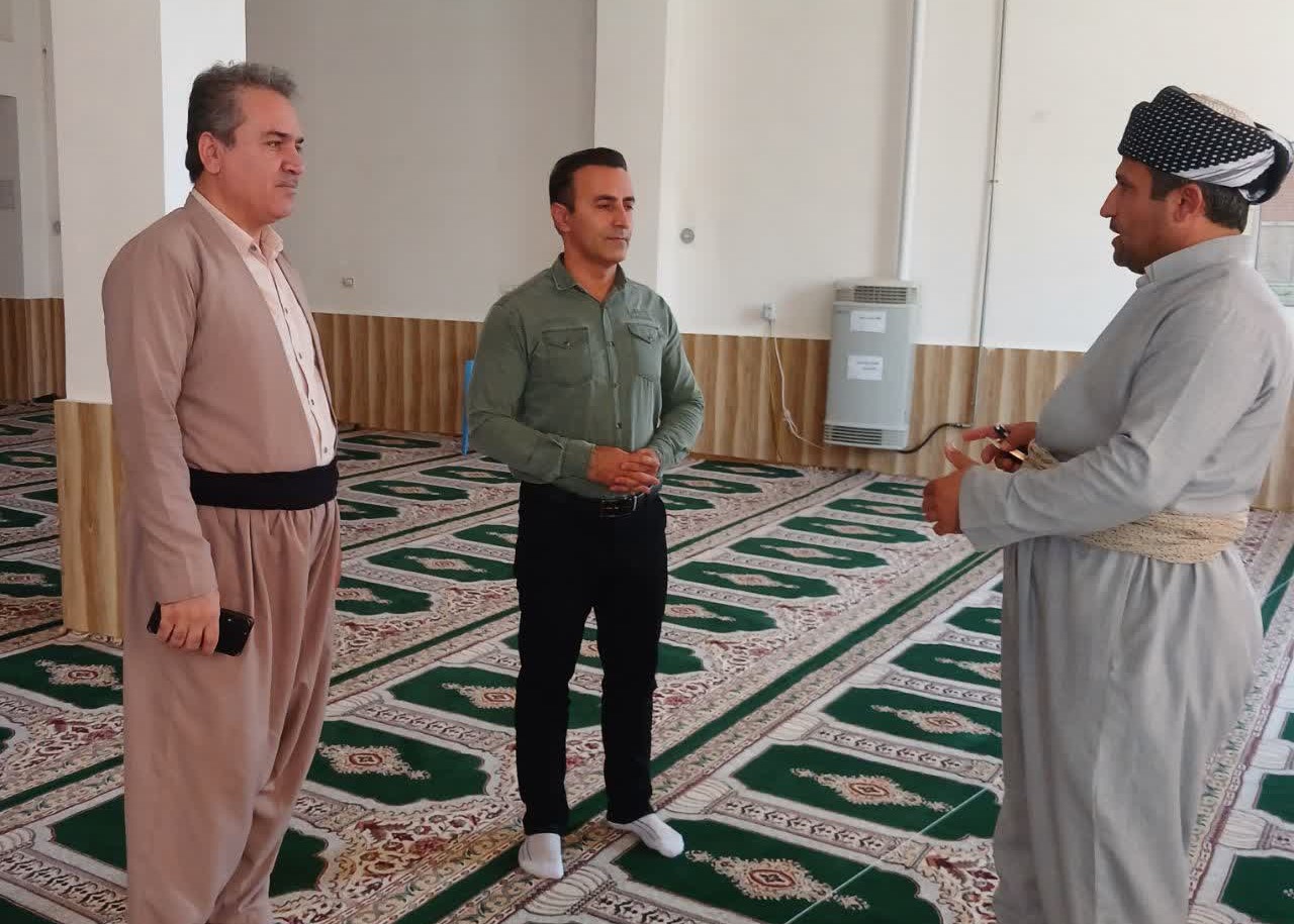 دبیر شورای اقامه نماز شهرستان سروآباد از نمازخانههای ادارات این شهرستان بازدید کرد
