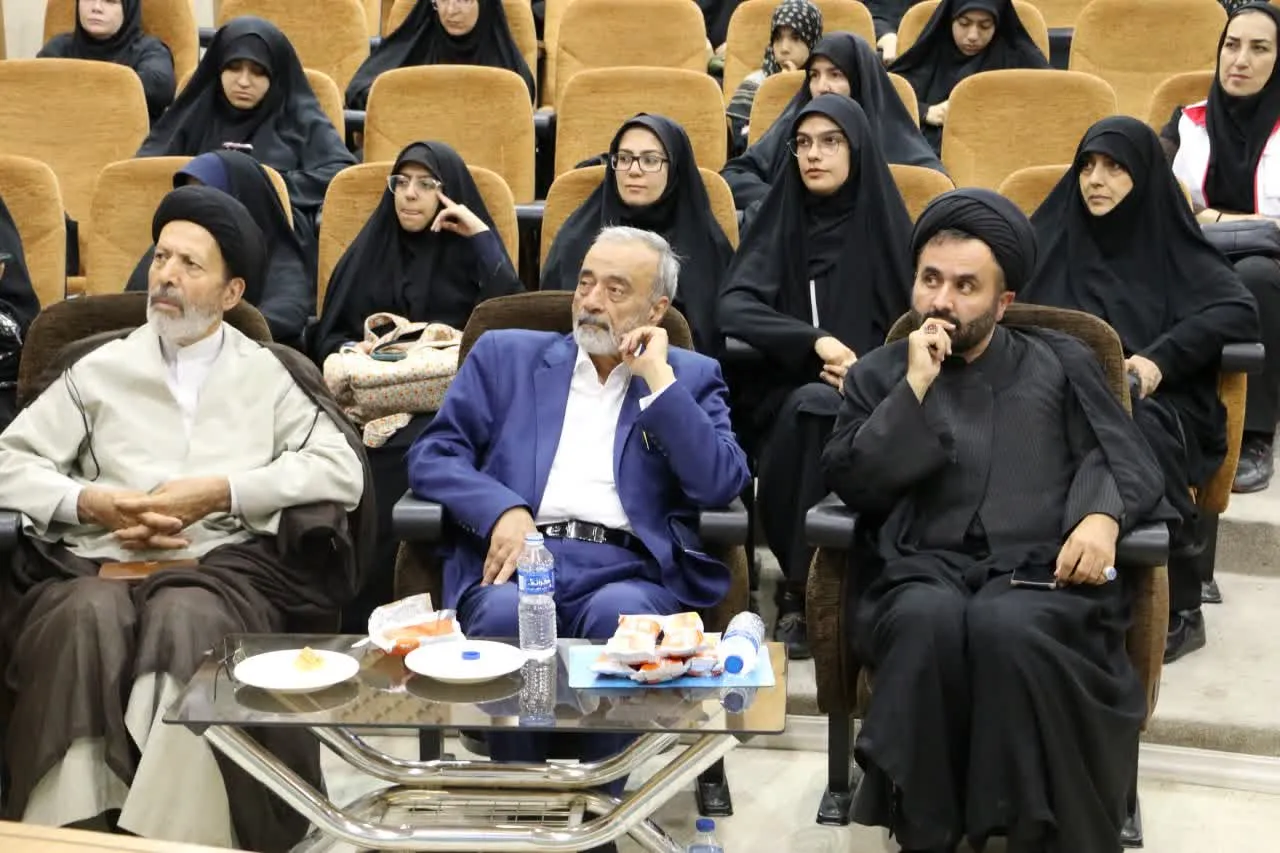 نشست هم اندیشی بانوان با موضوع نماز در استان همدان برگزار شد