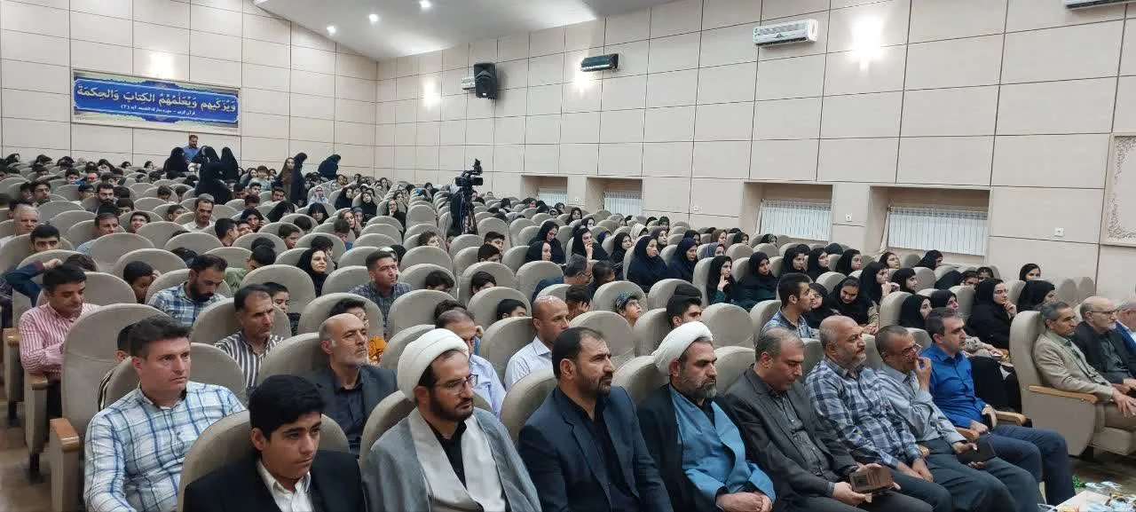 محفل انس با قرآن و آیین چهلم شهدای دانشآموزی اقتدار ملی برگزار شد