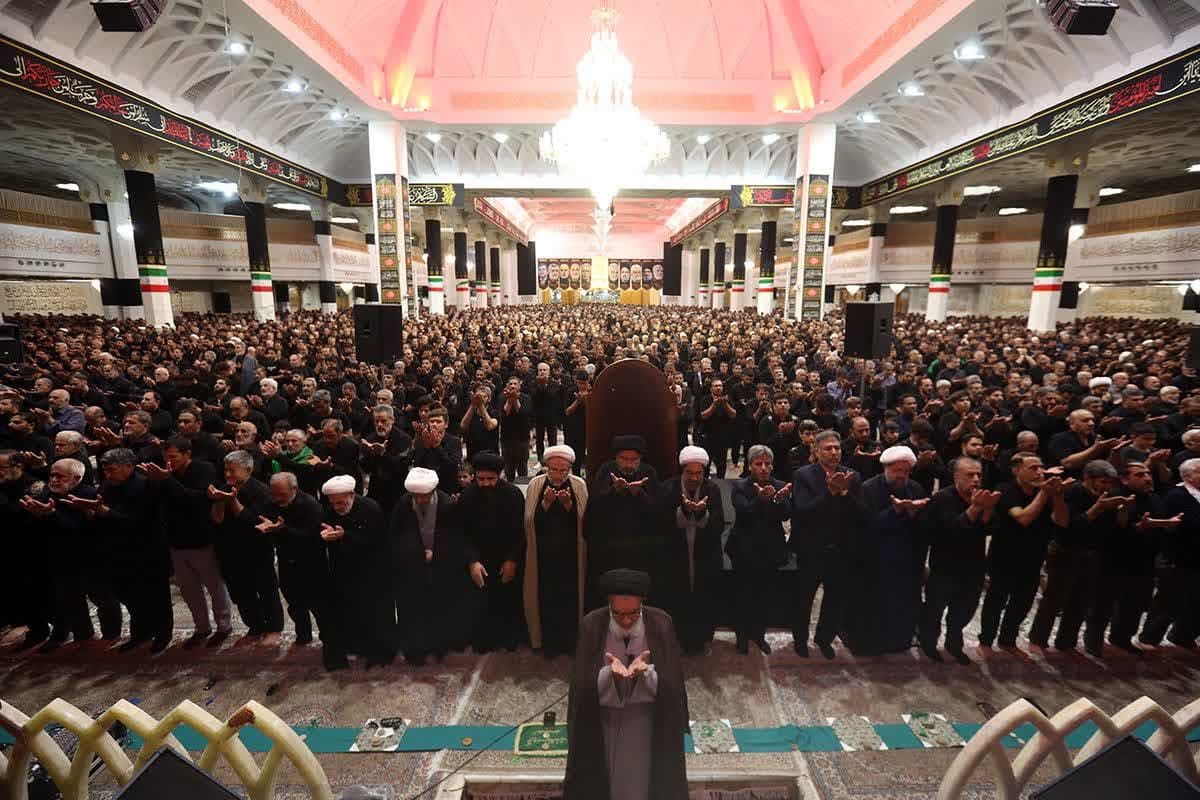 گزارش تصویری/ نماز ظهر عاشورا در قم